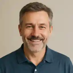 Portrait of Daniel Harris, a player from Brisbane, sharing his SkyCrown Casino Australia experience with pokies and responsible play.